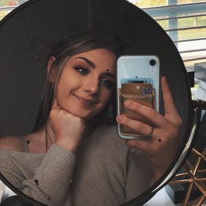 Meet your Posher, Olivia